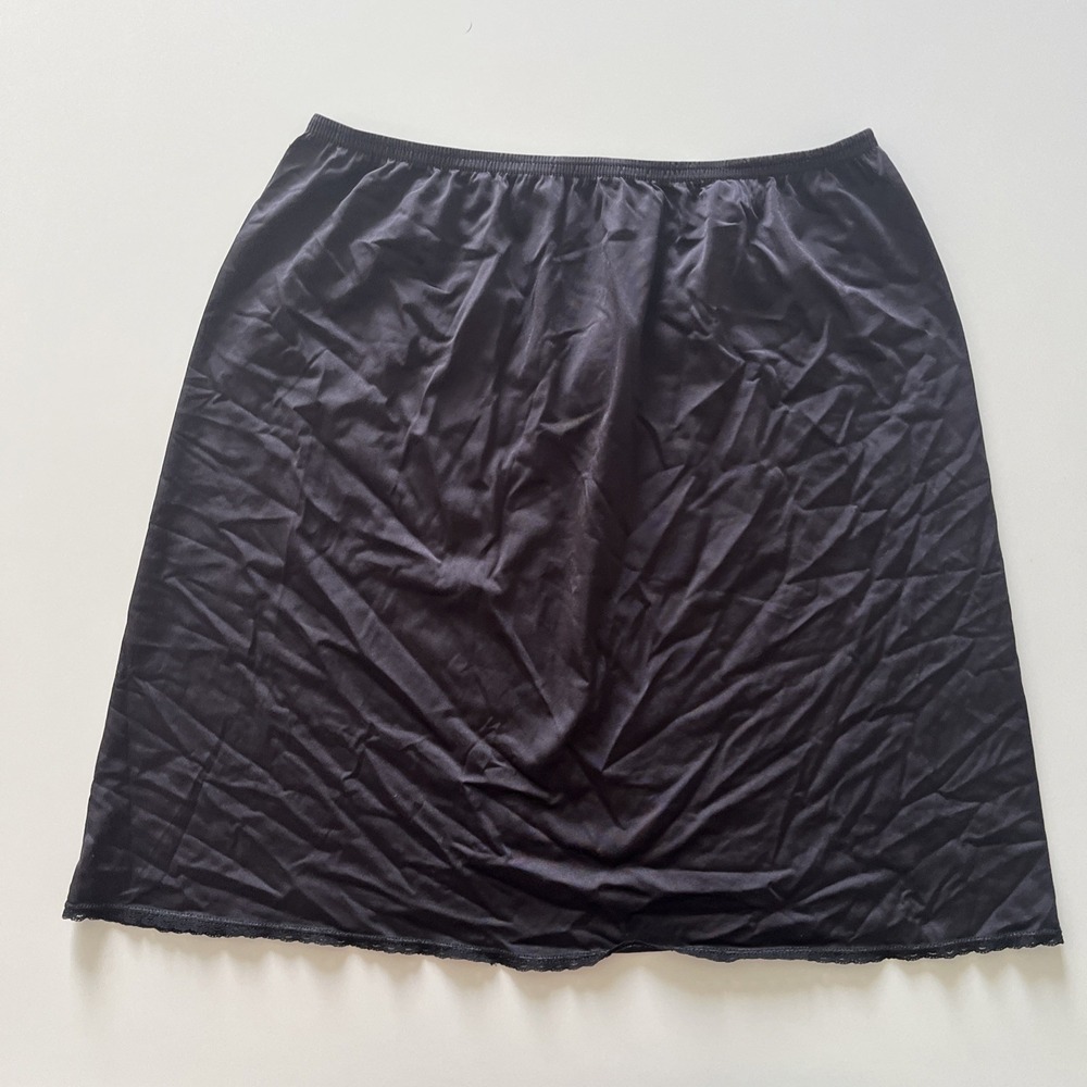 Vanity Fair Women's Size M 18" Slip Black Short 100% Nylon